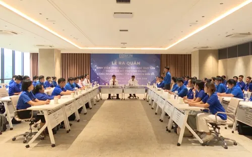 Sinh viên tham gia hỗ trợ ứng dụng CNTT tại phường, xã