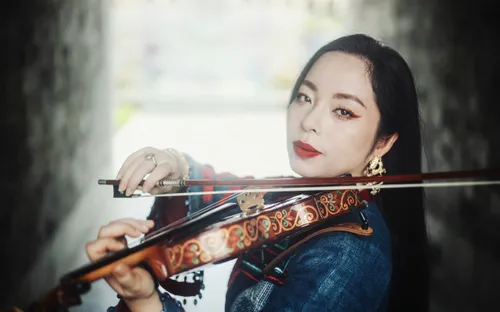 Nghệ sĩ Trịnh Minh Hiền và tình yêu đất nước trong "Lấp lánh vàng sao"