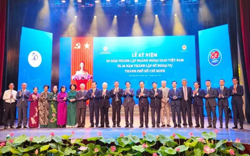 Sở Ngoại vụ TP Hồ Chí Minh đón nhận Huân chương Lao động hạng Nhất