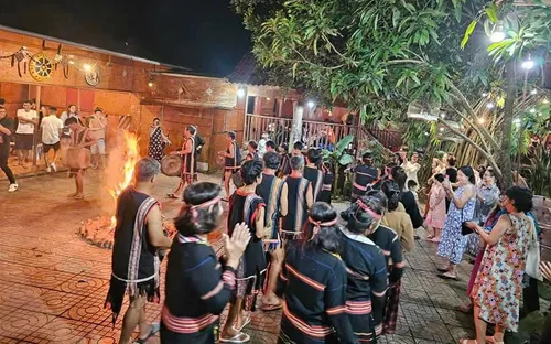 Giữ hồn buôn làng, đánh thức du lịch bản địa Tây Nguyên