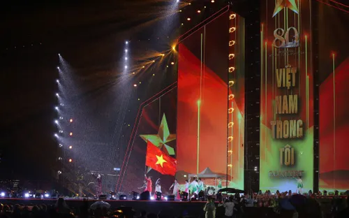 Việt Nam trong tôi - Đêm concert trong mưa chạm tim  khán giả