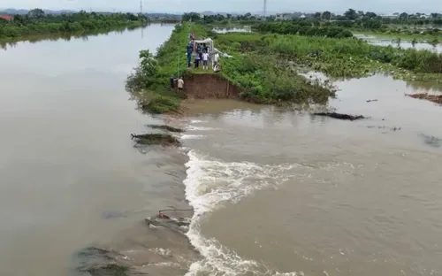 Thanh Hóa khẩn trương khắc phục sự cố vỡ đê