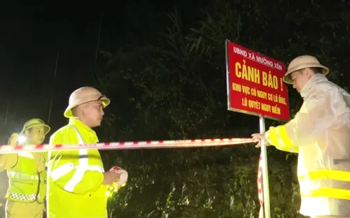 Nghệ An: Đã thông đường lên cửa khẩu Nậm Cắn