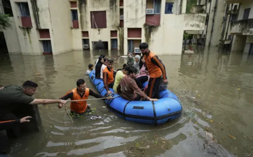 Pakistan sơ tán 150.000 người sau cảnh báo xả lũ từ Ấn Độ