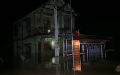 Nghệ An: Di dời khẩn cấp hàng ngàn hộ dân vùng ngập lụt