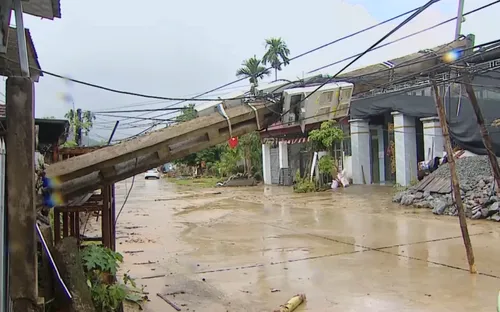 Nỗ lực khôi phục điện lưới, viễn thông cho các xã bị cô lập tại Thanh Hóa