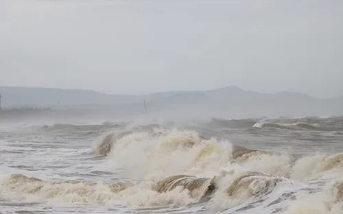 Bão số 6 giật cấp 10-11, Nghệ An đến Đà Nẵng mưa to