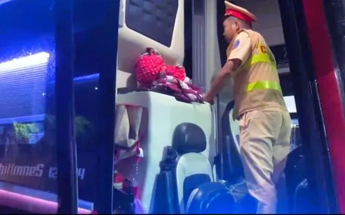 Đồng Nai: Phát hiện xe khách 24 chỗ chở đến 46 người