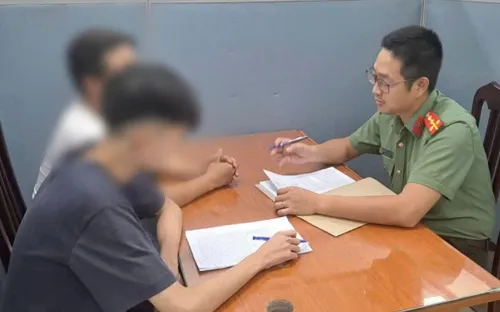 Lại phát hiện đối tượng lừa đảo bán giấy mời xem diễu binh, diễu hành A80