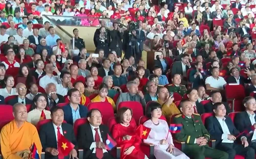 Người Việt Nam ở nước ngoài hướng về ngày Đại lễ trong niềm tự hào và xúc động