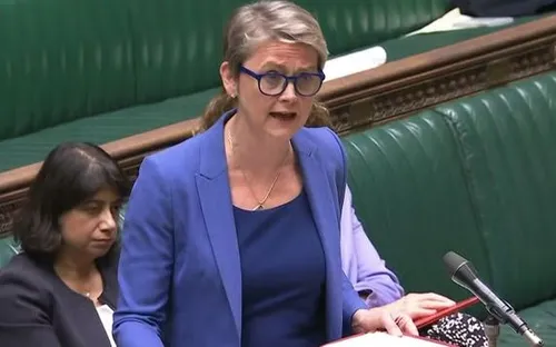 Anh tạm dừng cấp thị thực đoàn tụ cho gia đình người tị nạn