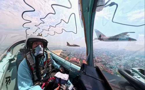 Mãn nhãn màn trình diễn của máy bay không quân Việt Nam tại lễ diễu binh A80