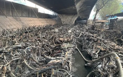 Di dời điểm trông giữ xe khỏi khu vực bảo vệ cầu, đường trước 30/10/2025