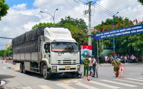 Xe đầu kéo tông xe gắn máy, 2 mẹ con tử vong