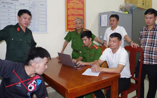 Mâu thuẫn khi chơi game, nam thanh niên dùng dao đâm bạn rồi cố thủ nhiều giờ