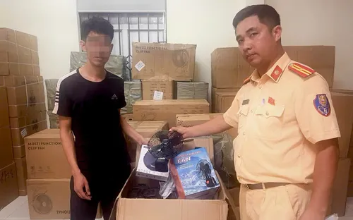 Phát hiện xe tải chở gần 2.000 sản phẩm điện gia dụng không rõ nguồn gốc