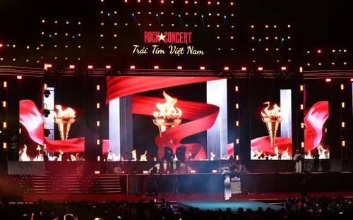 Khán giả “cháy” cùng Rock Concert - Trái tim Việt Nam