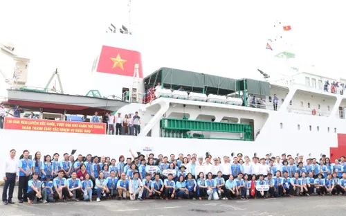 Đoàn đại biểu TP Hồ Chí Minh thăm và động viên quân dân vùng đảo Tây Nam