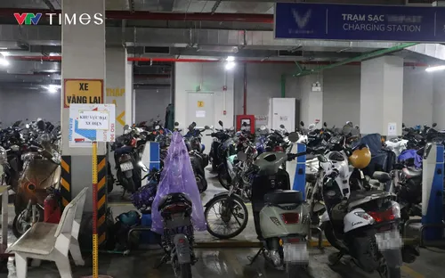 Bất cập xe điện tại chung cư: Thiếu trạm sạc, chỗ đậu