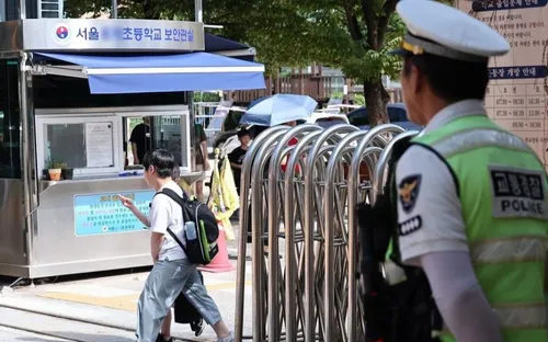 Hàn Quốc huy động 55.000 cảnh sát bảo vệ học sinh trước hiểm họa bắt cóc