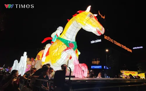 Đèn Trung thu rực rỡ khắp phố phường Tuyên Quang