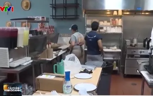 Ngành dịch vụ ăn uống Mỹ lao đao trước chính sách nhập cư