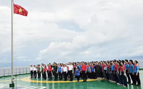 TP. Hồ Chí Minh trao 6,5 tỷ đồng quà tặng quân dân vùng biển Tây Nam