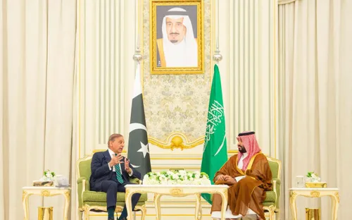 Saudi Arabia và Pakistan ký hiệp ước phòng thủ chung