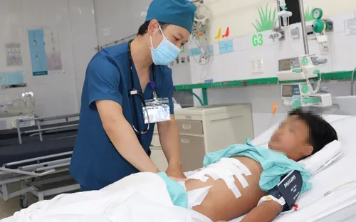 Báo động đỏ cứu sống bé trai 11 tuổi vỡ lá lách, đa chấn thương
