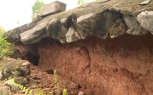 Huế khẩn trương khắc phục sạt lở tuyến đường ven sông