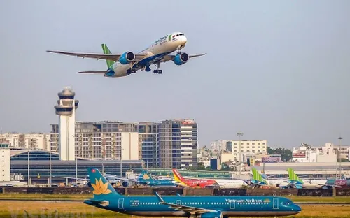 Hủy nhiều chuyến bay do ảnh hưởng của bão số 9