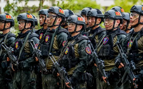 Chiến sĩ quả cảm - Tập 10: Chia tay "lò luyện thép"