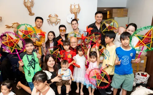 Vui hội trăng rằm: Ấm áp Trung thu xa xứ