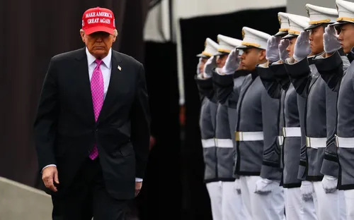 Tổng thống Trump tham dự cuộc họp bất thường của hàng trăm tướng lĩnh Mỹ tại Virginia