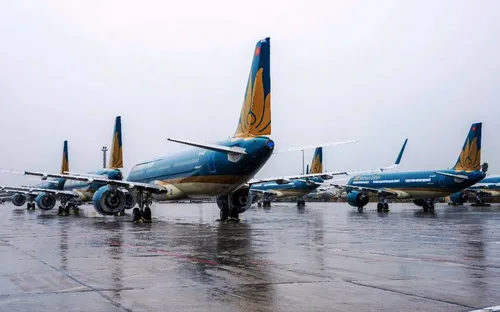 11 chuyến bay không thể hạ cánh vì mưa dông lớn tại Nội Bài