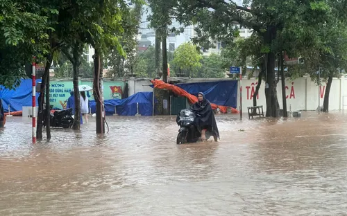 Hà Nội vận hành hết công suất các trạm bơm để tiêu thoát nước