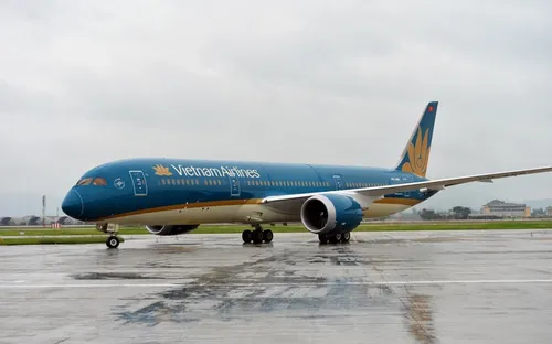 Gần 100 chuyến bay bị ảnh hưởng, nhiều hạ tầng bị ngập úng tại sân bay Nội Bài