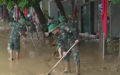 Lào Cai khẩn trương dọn dẹp, khắc phục thiệt hại sau khi nước rút
