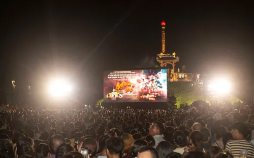 Khi phim Nhà nước đặt hàng bứt phá thành “bom tấn”
