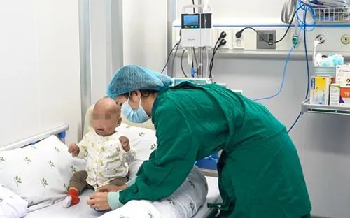 Ghép tế bào gốc cứu bé gái mắc suy giảm miễn dịch bẩm sinh nặng