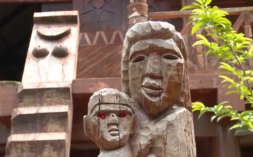 Bảo tồn buôn làng truyền thống tiêu biểu