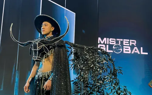 Đoàn Công Vinh đem trang phục dân tộc "Đầu cơ nghiệp" đến Mister Global 2025