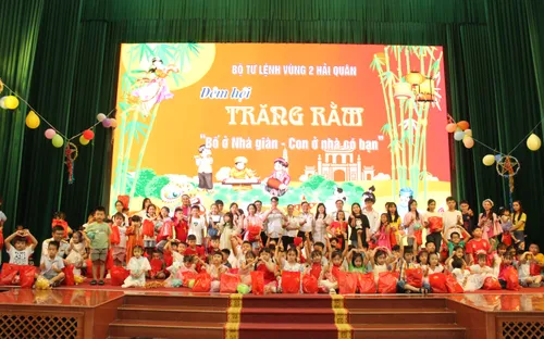 Đêm Hội trăng rằm "Bố ở Nhà giàn – Con ở nhà có bạn"