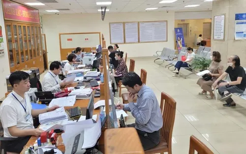 Báo cáo Bộ Chính trị về chế độ, chính sách, tiền lương của cán bộ, công chức, viên chức