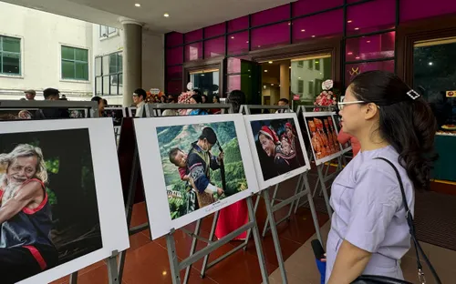 Độc đáo sắc màu cuộc sống 54 dân tộc giữa lòng Hà Nội