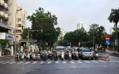 Sáng 8/10, giao thông Hà Nội cơ bản ổn định sau mưa ngập