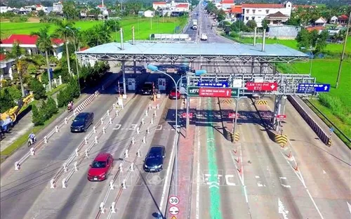 Miễn thu phí sử dụng dịch vụ đường bộ cho các đoàn xe cứu trợ bão, lũ