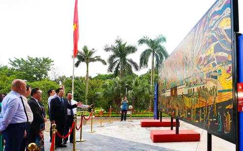 Tranh sơn mài Bác Hồ đọc Tuyên ngôn độc lập và hành trình chinh phục kỷ lục Guinness