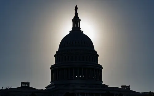 Mỹ sa thải hàng loạt nhân viên liên bang do đóng cửa chính phủ