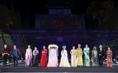 Đấu giá nghệ thuật tại Lễ hội Văn hóa Thế giới, ủng hộ đồng bào vùng lũ 2,5 tỷ đồng